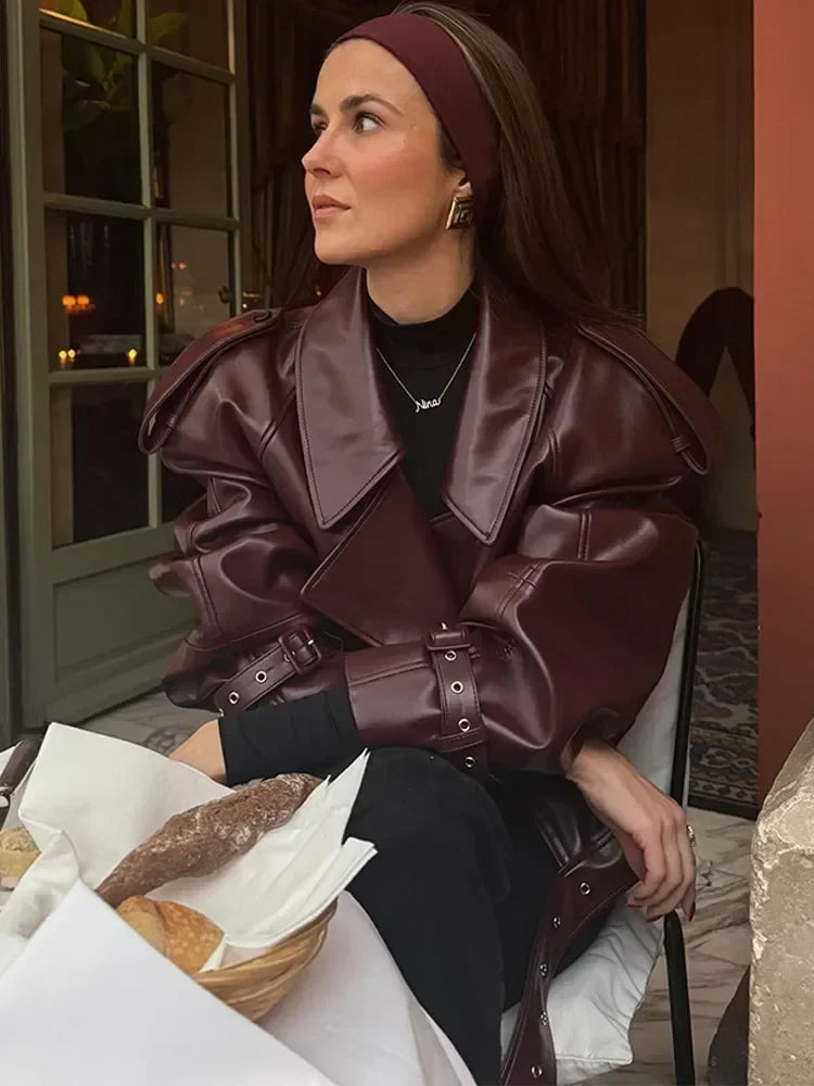 La veste en cuir ressemble à - Bao - Little Paris