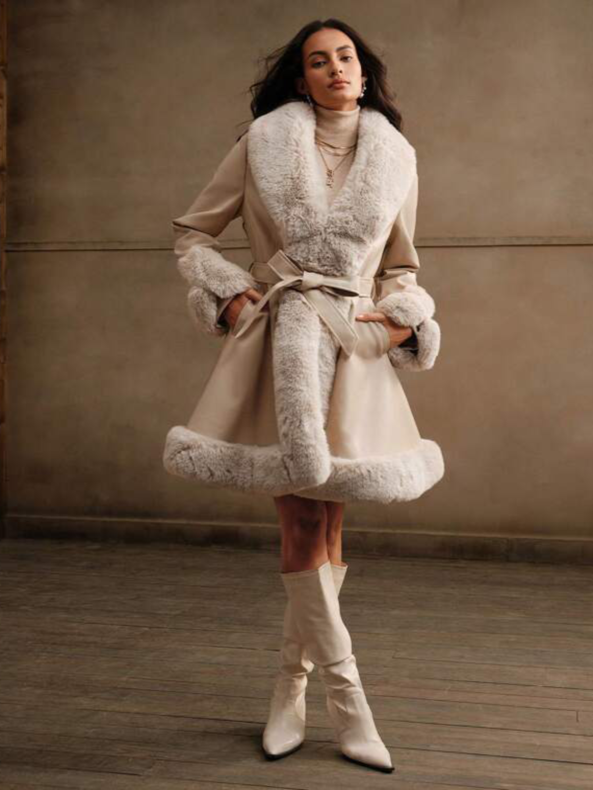 Manteau long en suédine bordé de fausse fourrure - Evelin - Little Paris