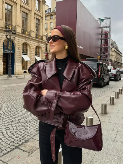 La veste en cuir ressemble à - Bao - Little Paris