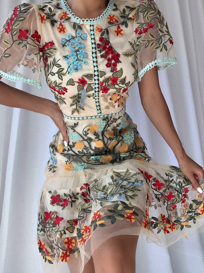 Robe Courte Transparente Brodée – Tulle Fleuri - Little Paris