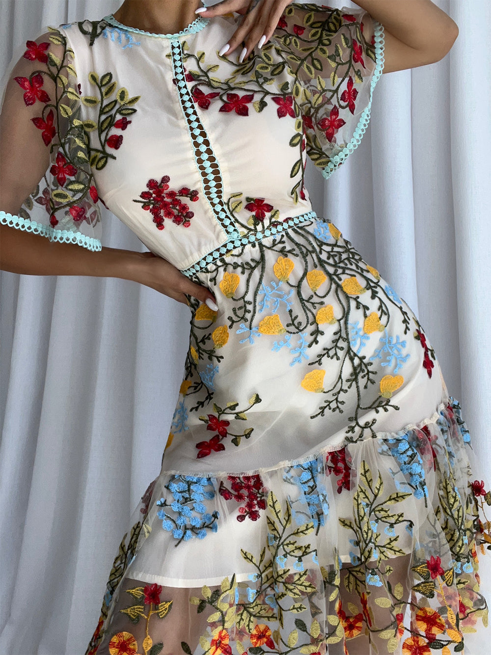 Robe Courte Transparente Brodée – Tulle Fleuri - Little Paris