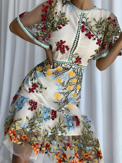 Robe Courte Transparente Brodée – Tulle Fleuri - Little Paris