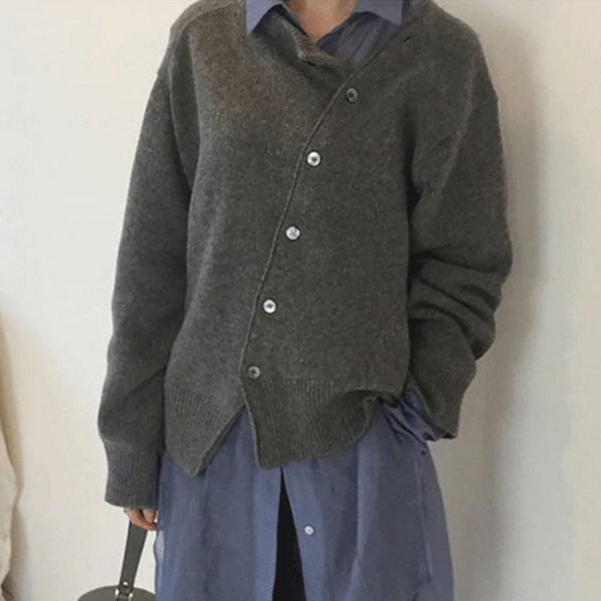 Cardigan asymétrique boutonné en maille fine - Livian - Little Paris